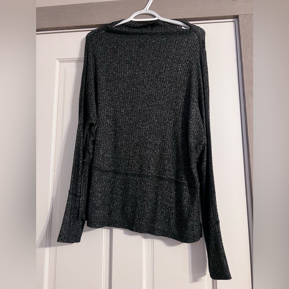 Maurice’s medium 24/7 boat neck gray shirt